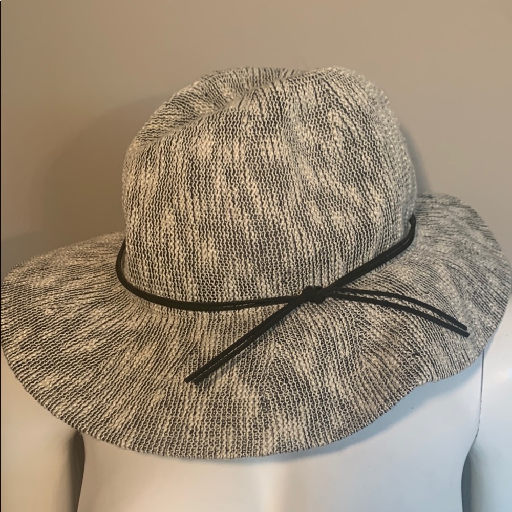 Stylish Women's Hat adjustable & packable OS
